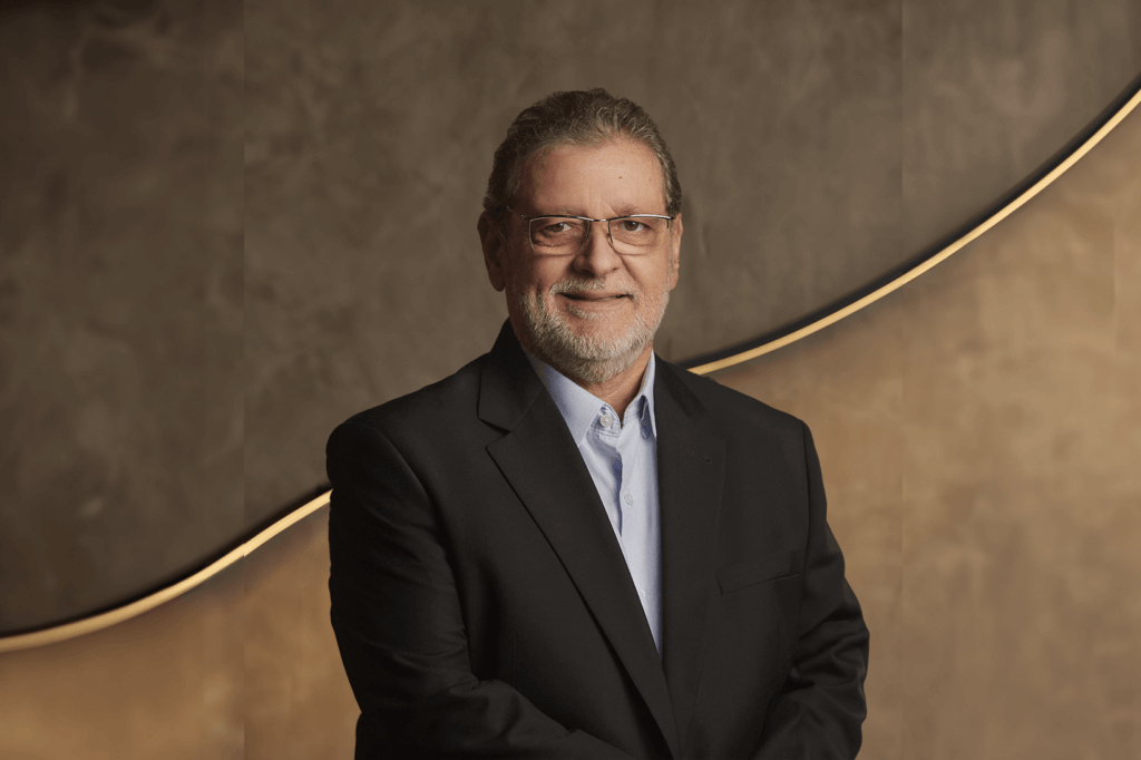 CÍCERO BARCELLOS AHRENDS